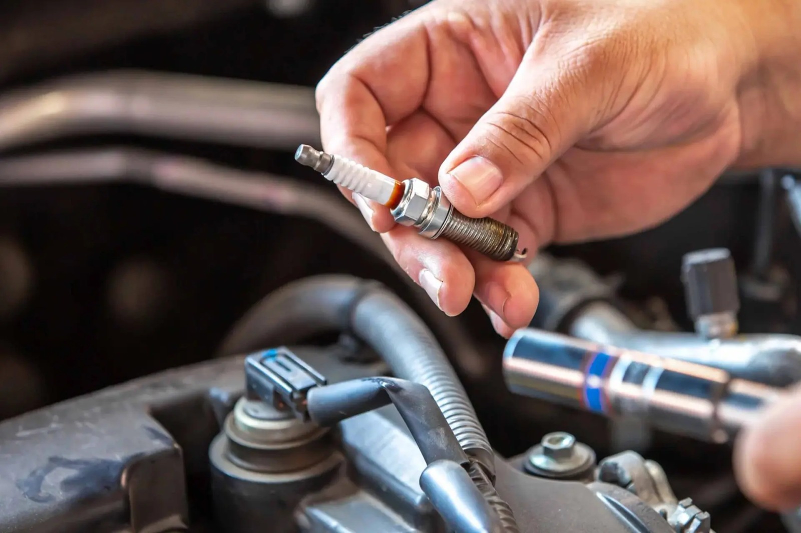 Spark Plug Servicing / Replacement 1 Spark Plug Servicing / Replacement